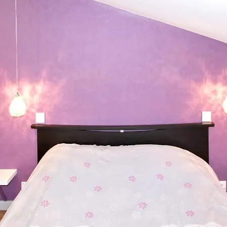 Hébergement de vacances Maison De 2 Chambres A Avec Terrasse Amenagee Et Wifi Volvic